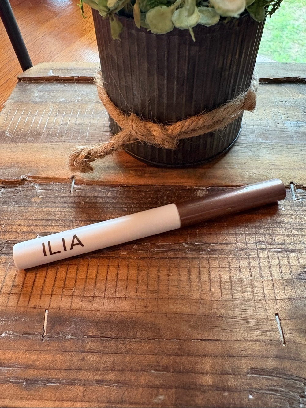 ILIA Eye Shadow Stylus Stick in color Regal